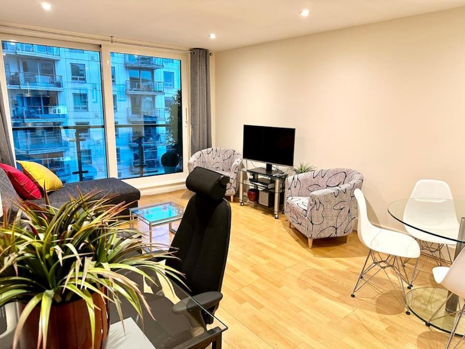 Stunning 2 Bed Thames River View - Central Лондон Екстериор снимка
